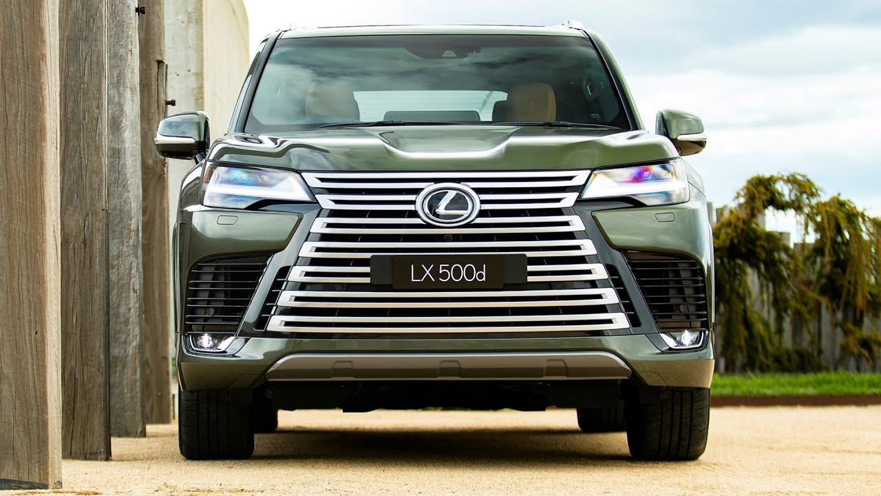 Новый Lexus LX 500d 2023 – полноразмерный роскошный внедорожник – цвет цвета хаки