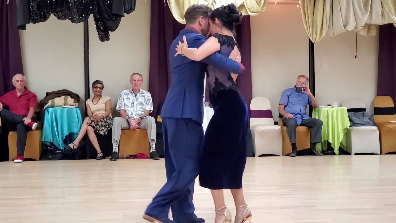 Matias Iriarte & Laurita Grandi performing Milonga to Juan D'Arienzo Feat. Walter Cabral
