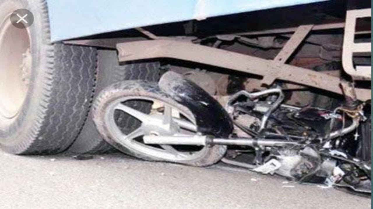 truck and  two wheeler bike ka Jabardast accident record in CCTV camera live accident