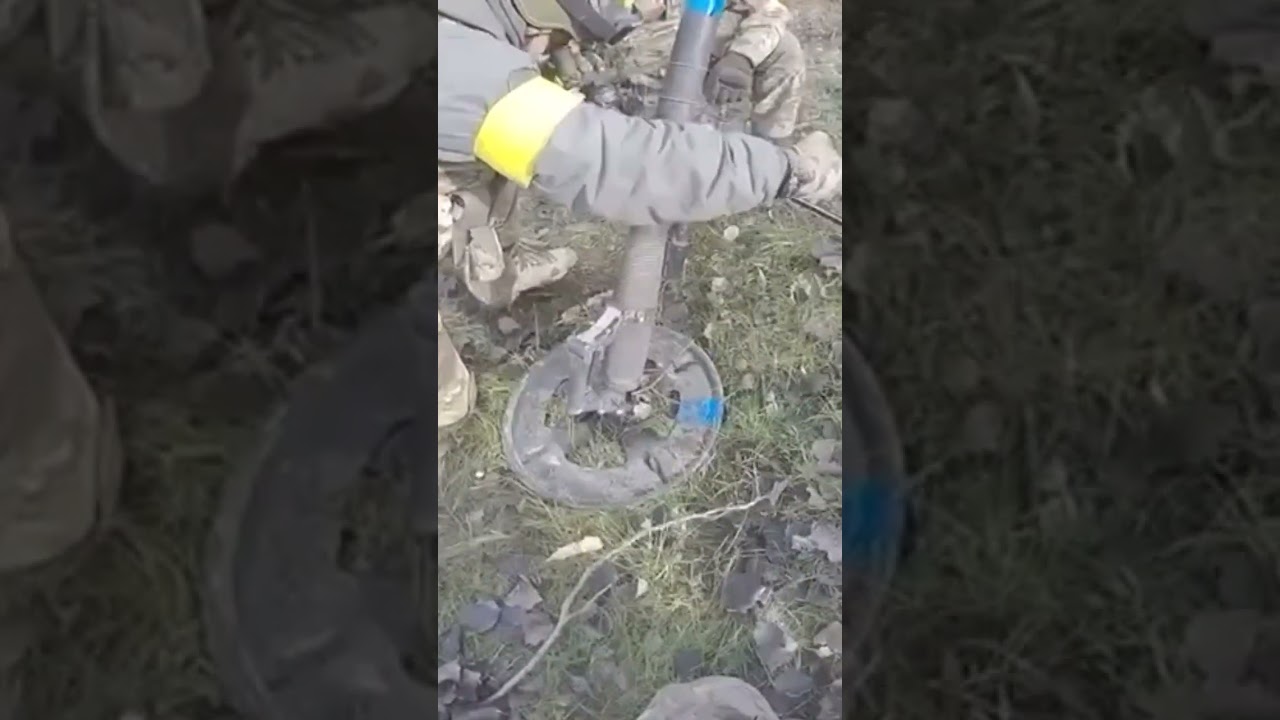 ❗❗APU militants firing from American M224 60 mm LWCMS mortar 