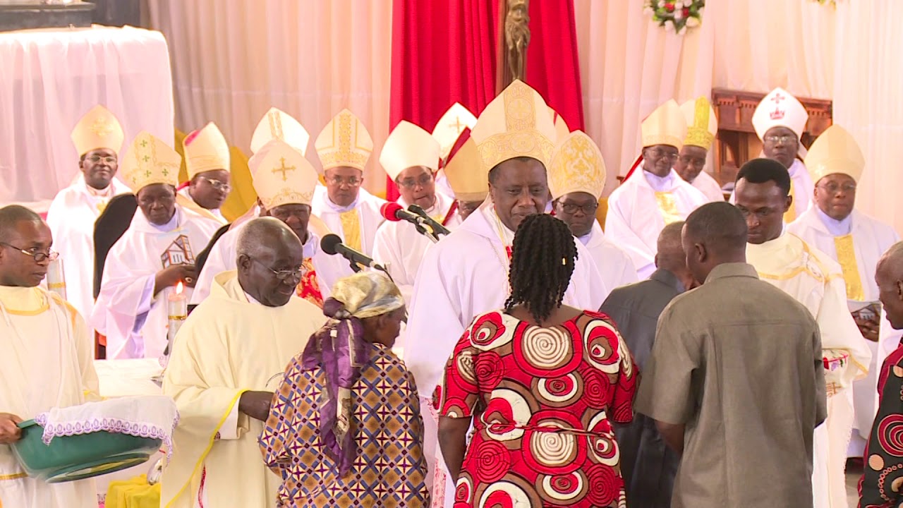 WAFAHAMU WAZAZI WA ASKOFU AGAPIT NDOROBO WA MAHENGE,WALIVYOMPA ZAWADI SIKU YA JUBILEI YAKE