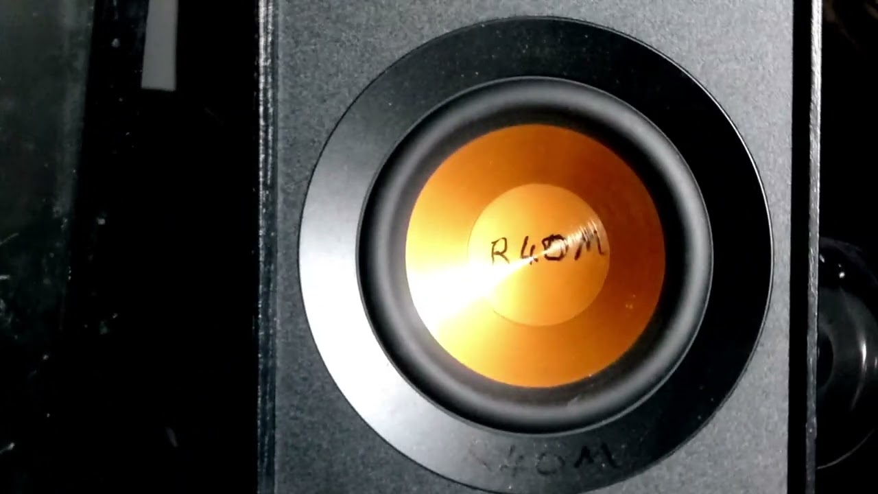 Klipsch R40M vs JBL  A130 speakers (Airport 1970 theme)