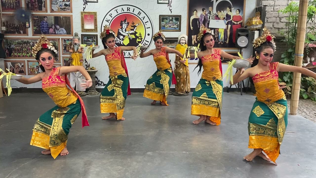TARI PENDET PANJANG