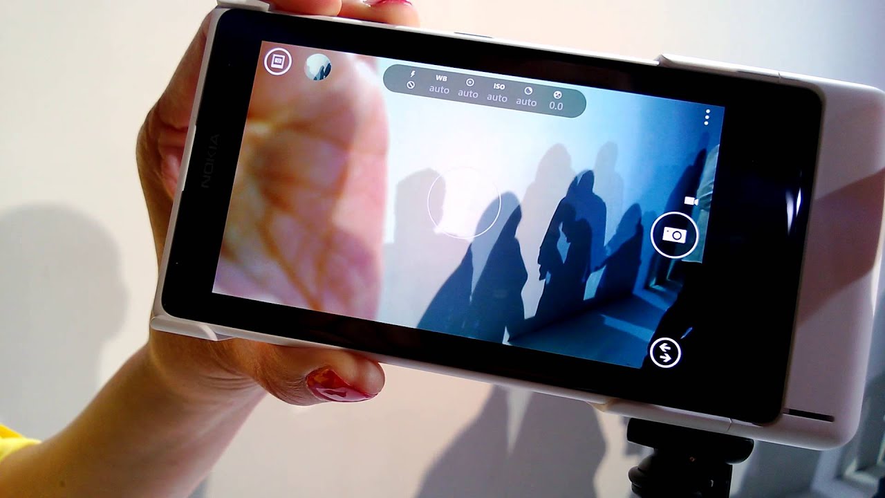 Hands on with Nokia Lumia 1020 - 41MP PureView and Pro Shot Camera
