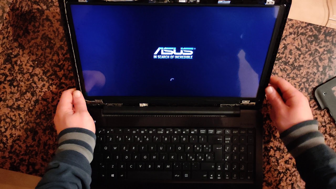 Come sostituire il display rotto al portatile - Notebook Asus F556U