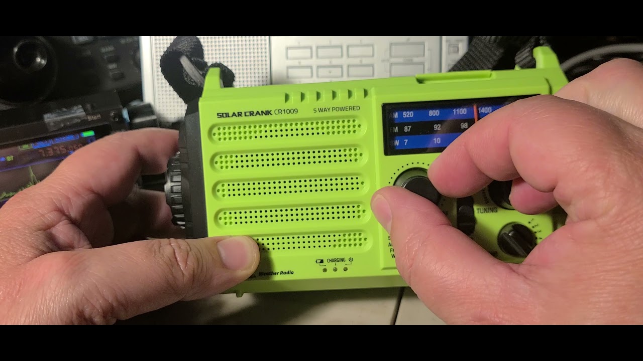 CR1009 AM FM Shortwave NOAA Weather emergency radio receiver 5000 MAh battery pack and lamp
