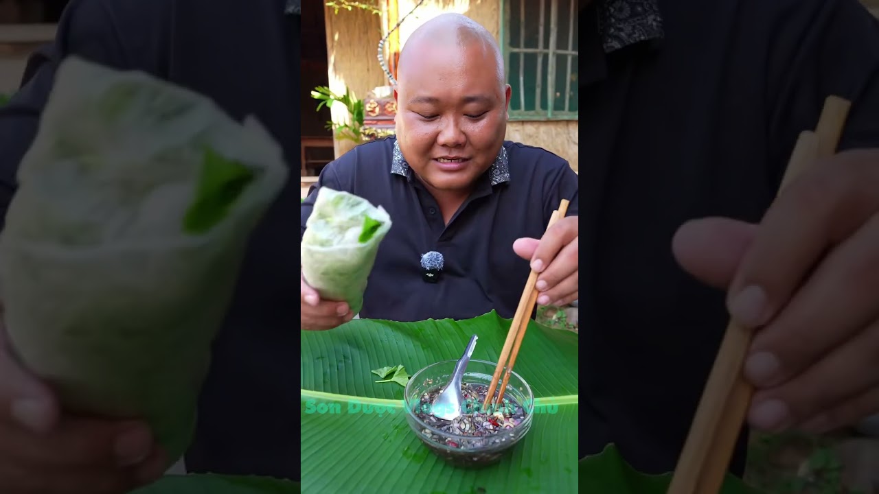 bánh tráng cuốn rau sống chấm mắm mực
