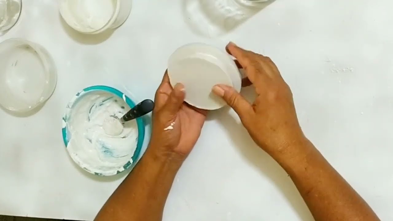 Como fazer tampas de gesso - Potes de garrafas cortadas