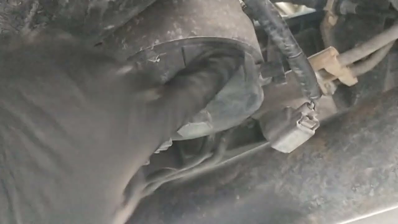 Andrew 05 6.0 E350 fuel filter replacement part 1