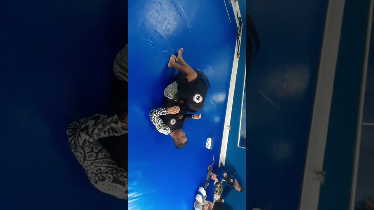 Hug Leg Pressure Pass Variation (huging your own leg)