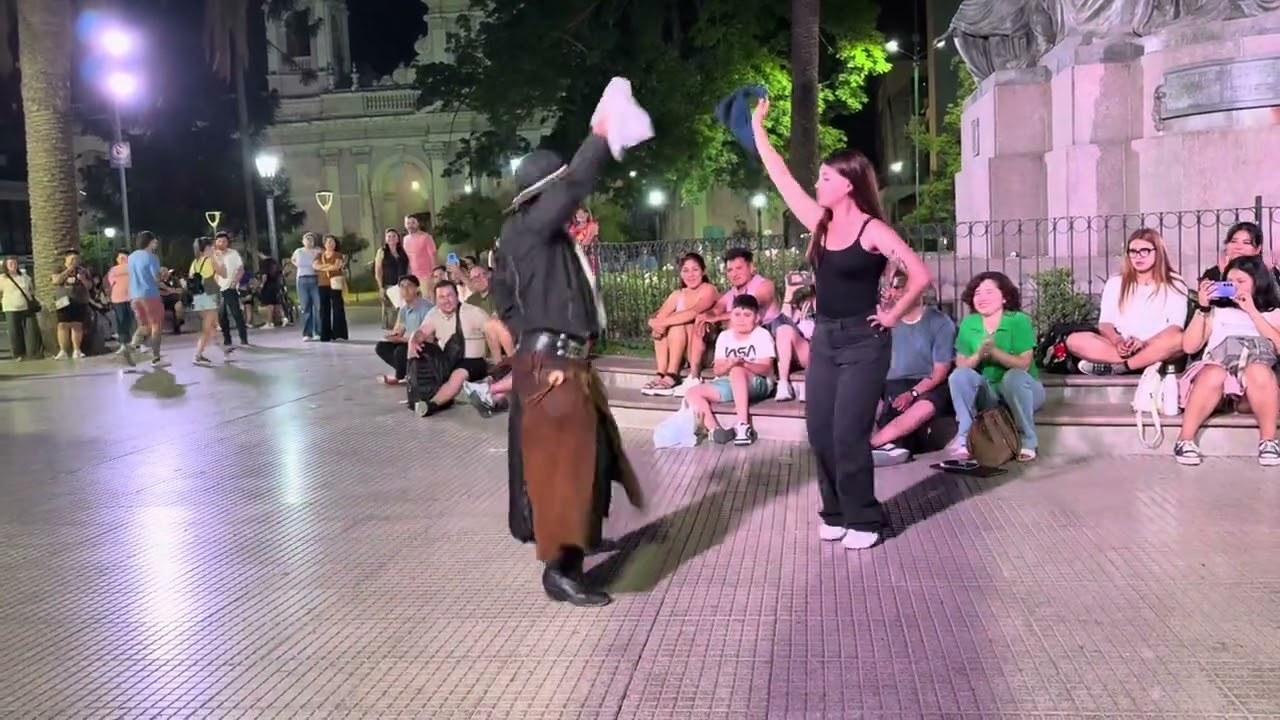 Tremenda cueca norteña! Tremendos bailarines salteños! 