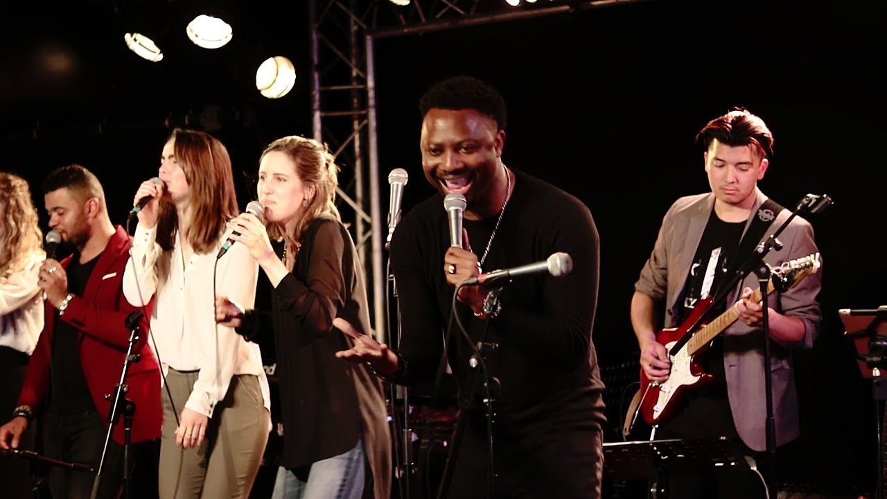 Dee Jones- Lift Him Up (live)