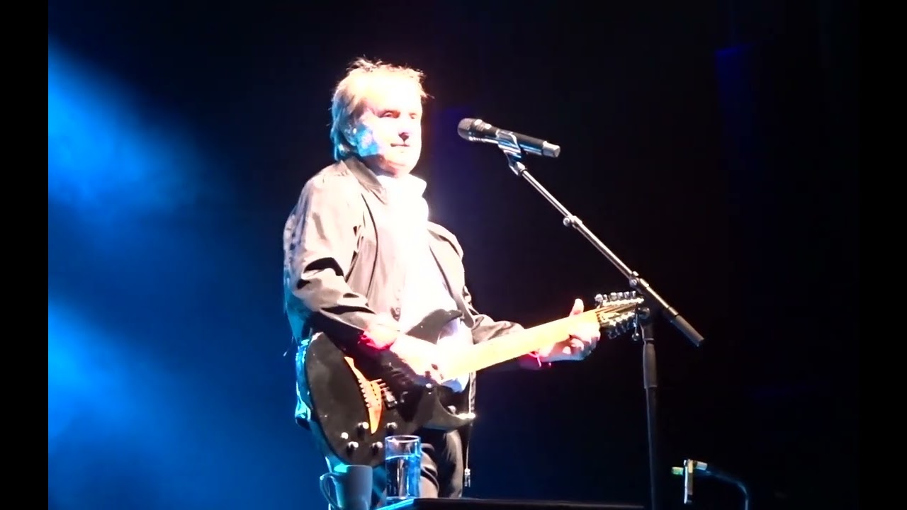 Chris De Burgh In a country Churchyard - Live in  Southend on Sea 2022