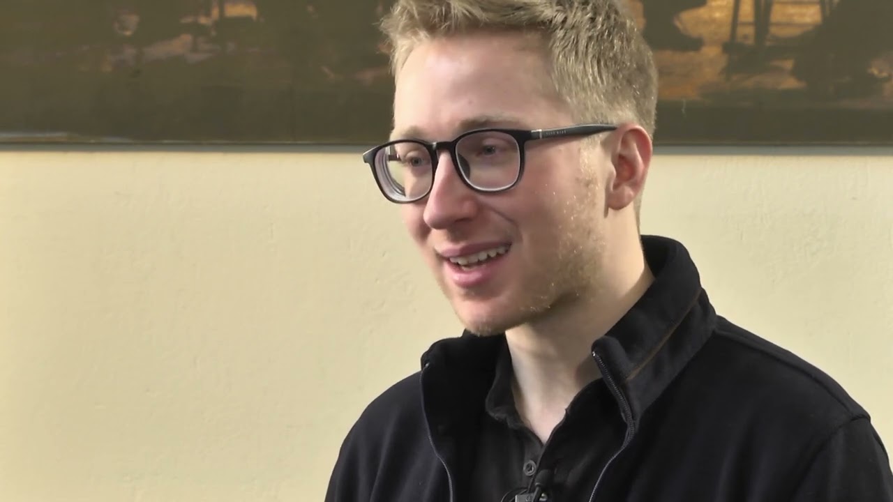 GMD Patrick Hahn im Gespräch über das neue Format „Akademie MITTENDRIN!“