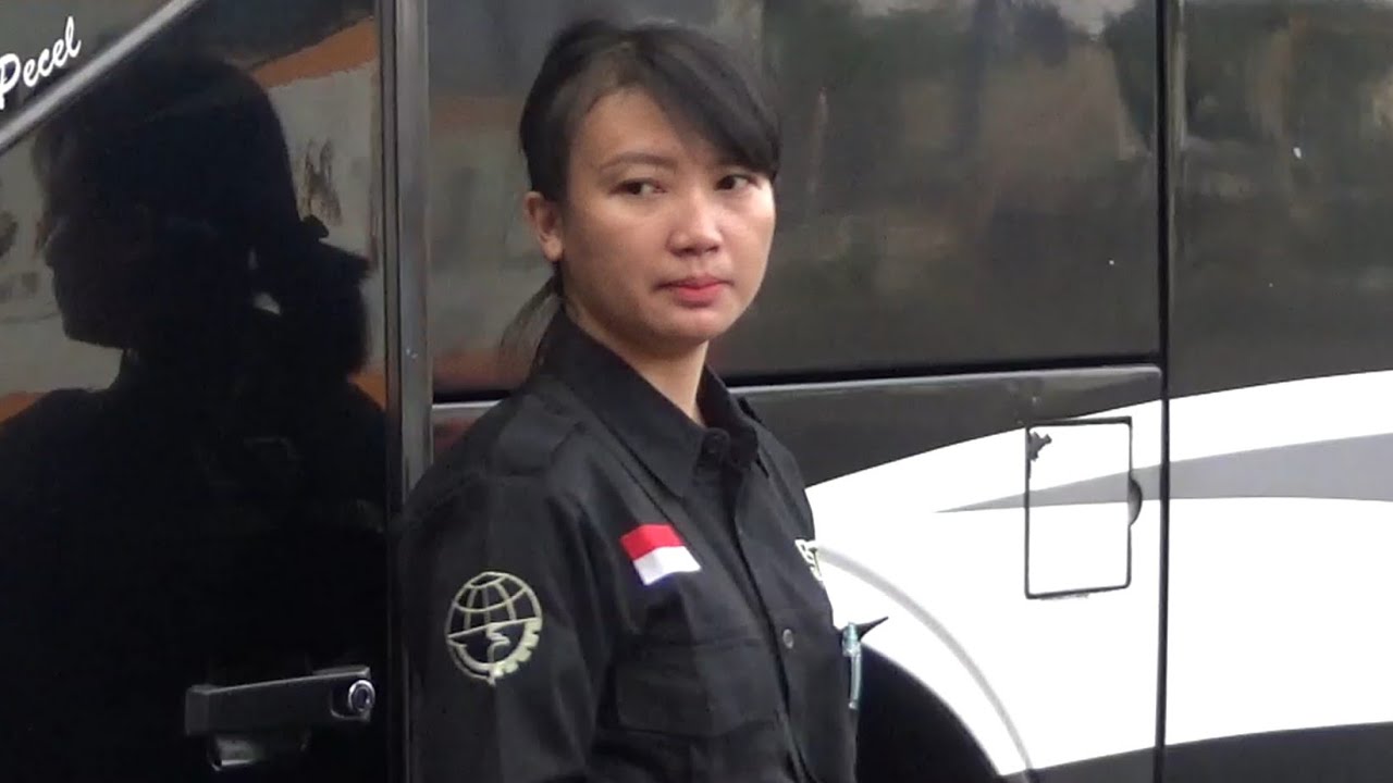 ARTIS MAGETAN HELEN Kernet Cantik Bus Sudiro Tungga Jaya Terminal Maospati