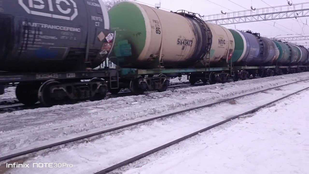 Приветливый электровоз ВЛ80с 1511 с грузовым поездом