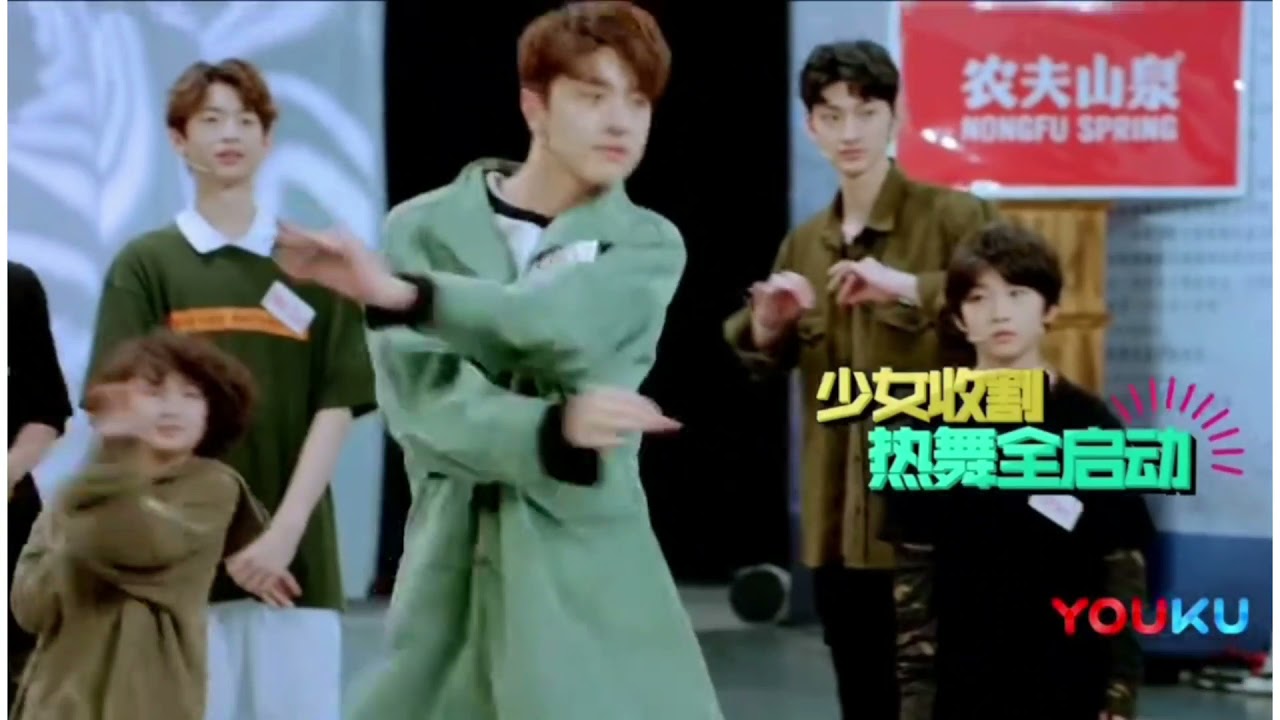 Lin yi dancing on indian song
