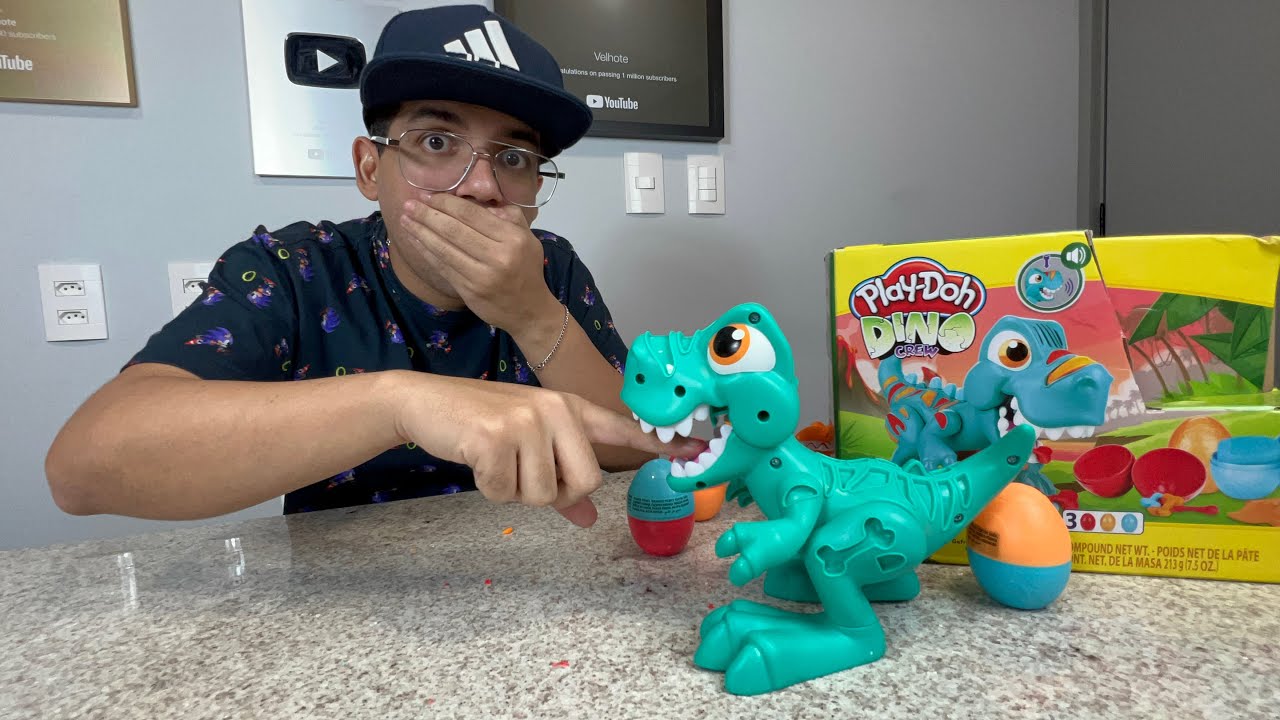 TESTANDO UM DINOSSAURO FAMINTO QUE DEVORA TUDO!!!