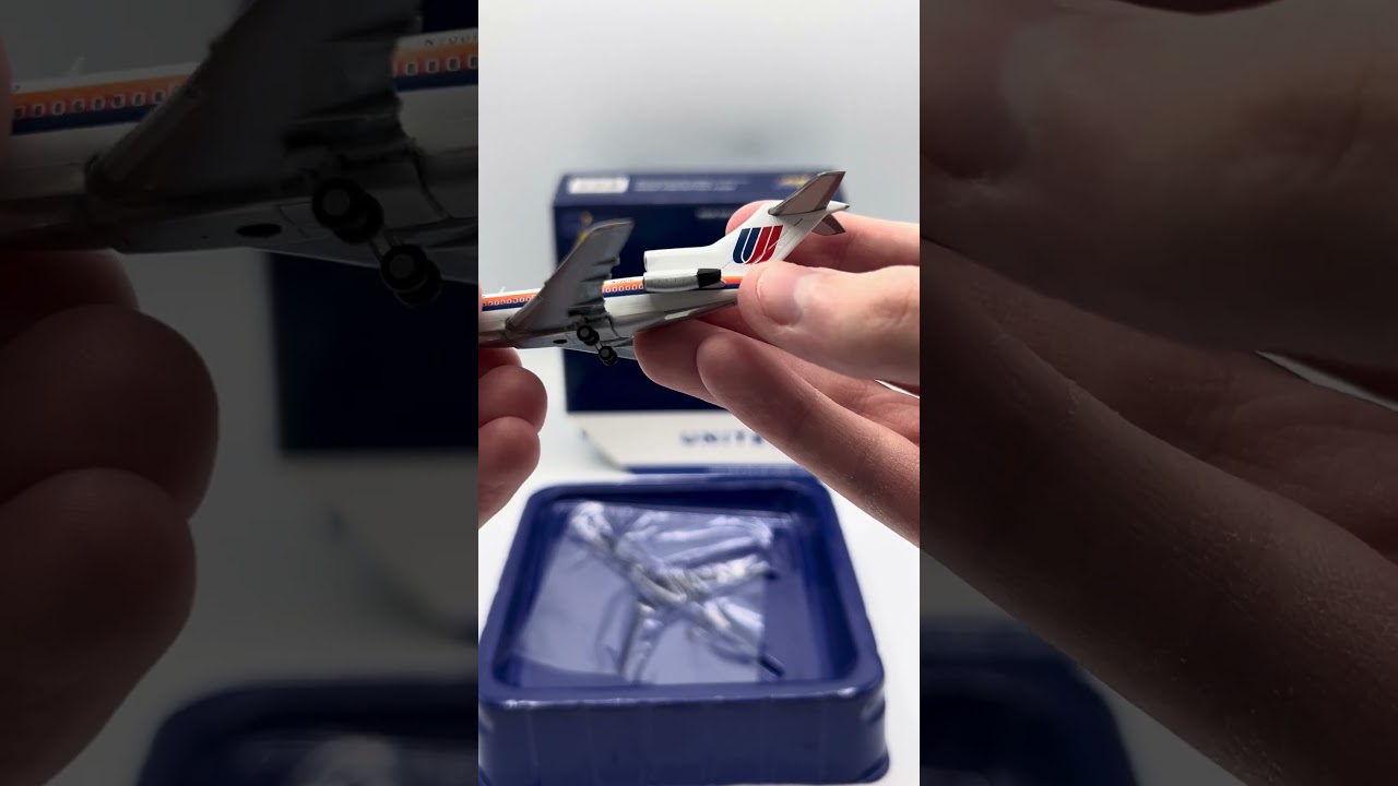 Gemini Jets United Airlines Boeing 727-100 Saul Bass N7001U, масштаб 1:400, GJUAL2349, распаковка.