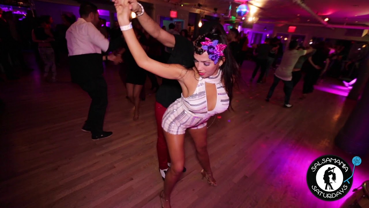 Eddie Torres Jr & Joanna Mancisidor social dancing at Salsamania Saturdays