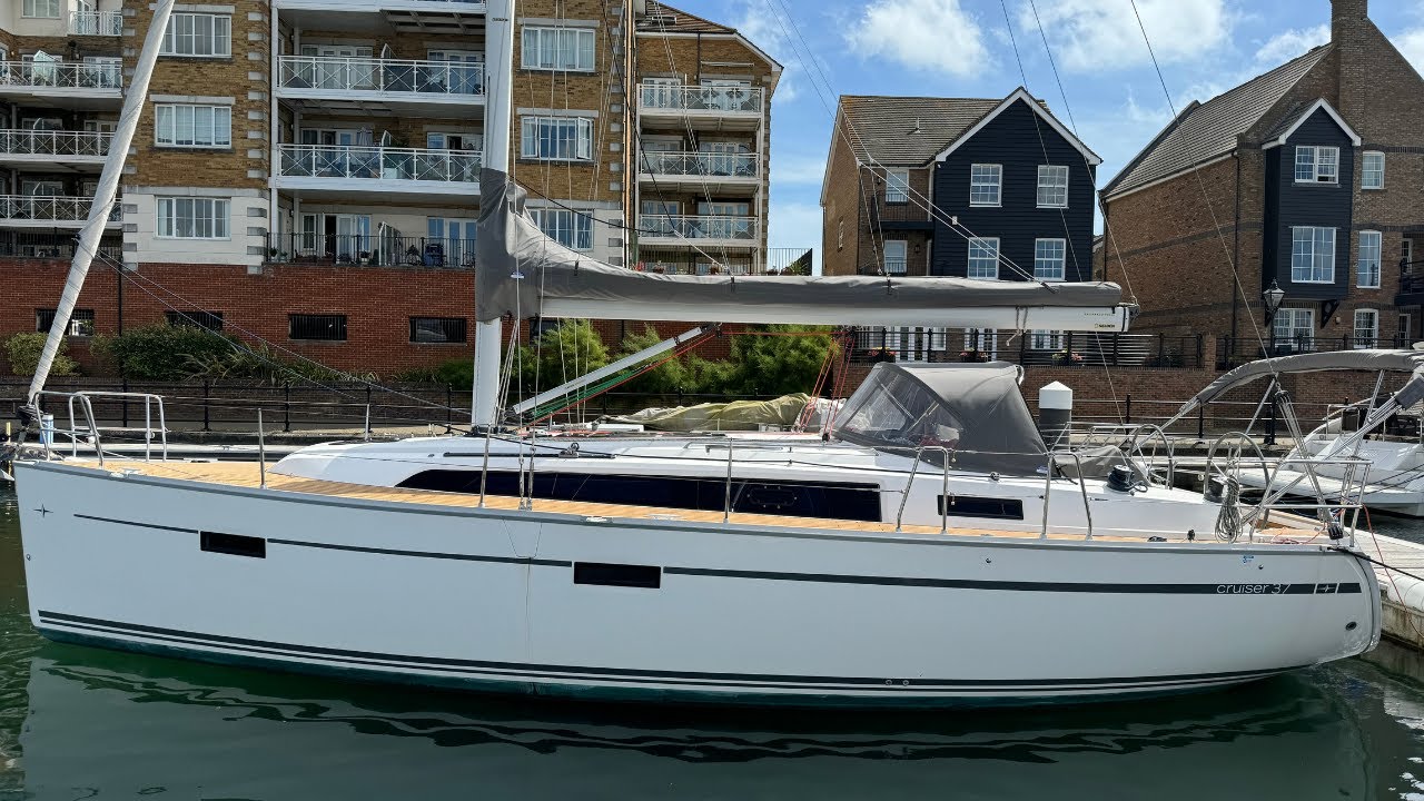£122k Bavaria 37 Interior Tour in Virtual Reality!