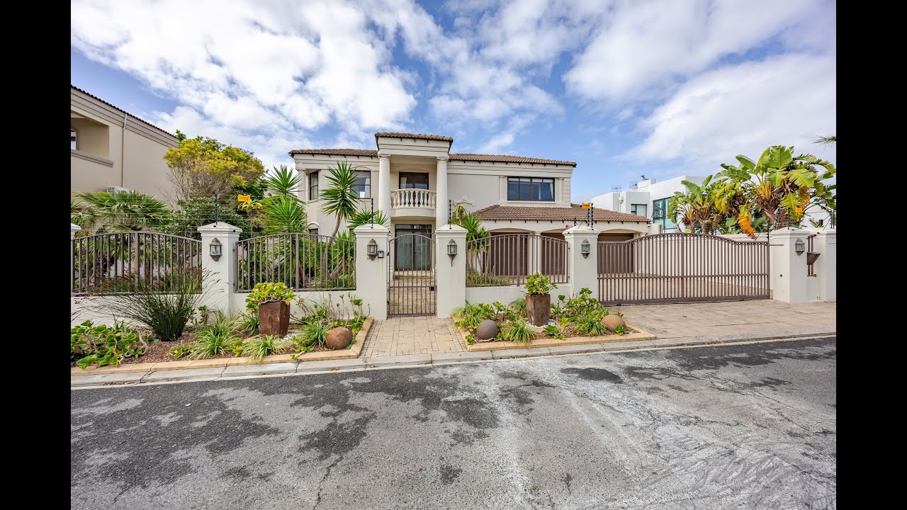 4 bedroom house for sale in Capw Town Sunset Beach