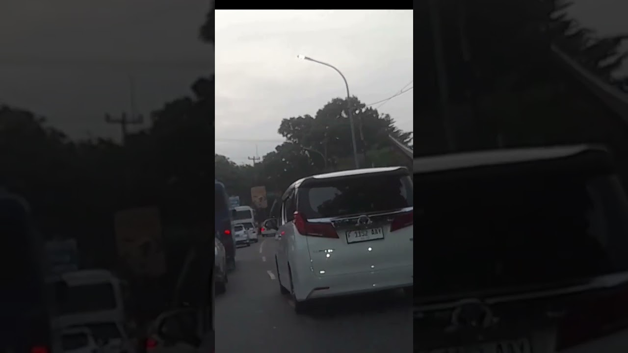 Cara Petugas Voorijder Mengawal 2 Mobil di Puncak.. #shorts