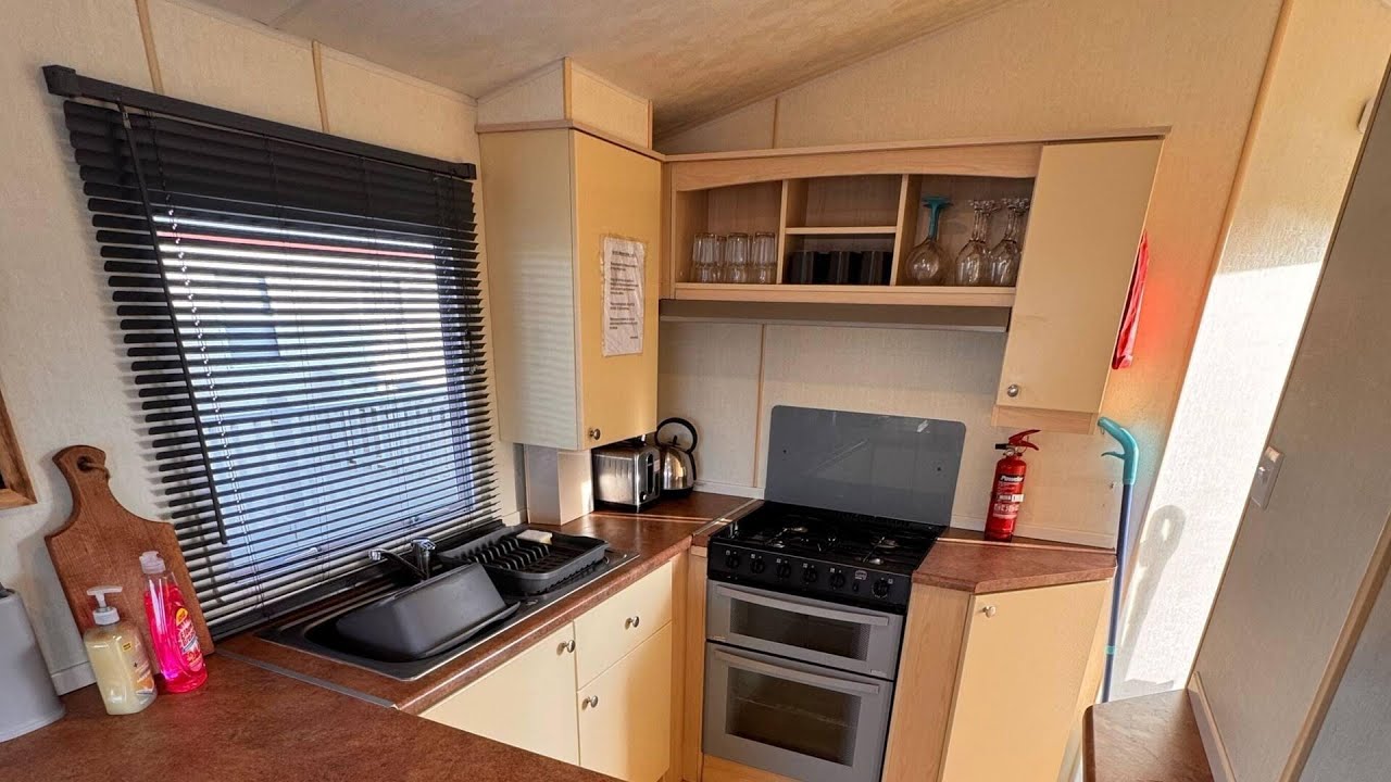3 Bed Caravan, 8 Berth, Pet Friendly, Parking, Rhyl, United Kingdom | Travel With Kiara
