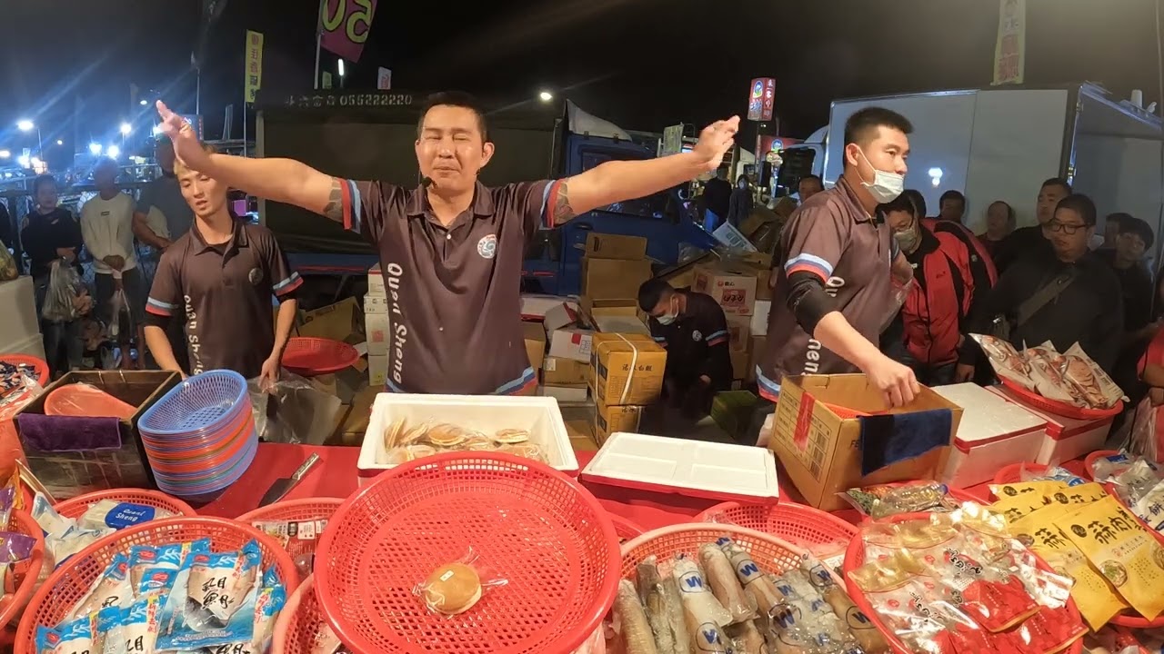 22  外面鳳梨蝦球幾顆就要好幾百元，這包蝦球自己回家炸~大顆便宜又划算 #嘉義趙又廷 #全晟海產 #週六斗南夜市 #海鮮拍賣 #海鮮叫賣