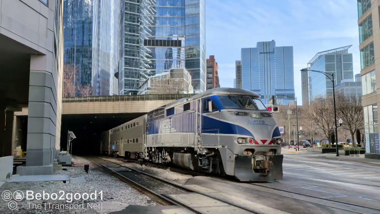 Amtrak & Metra Trains at the North Canal Street Crossing (Downtown Chicago, IL)