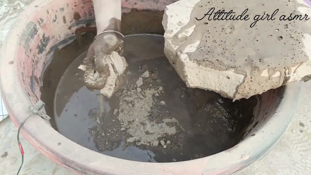 pure mud dry and water crumbling in 🤎tub#crunchycrumbles#satisfying#mouthwatering😪🥰