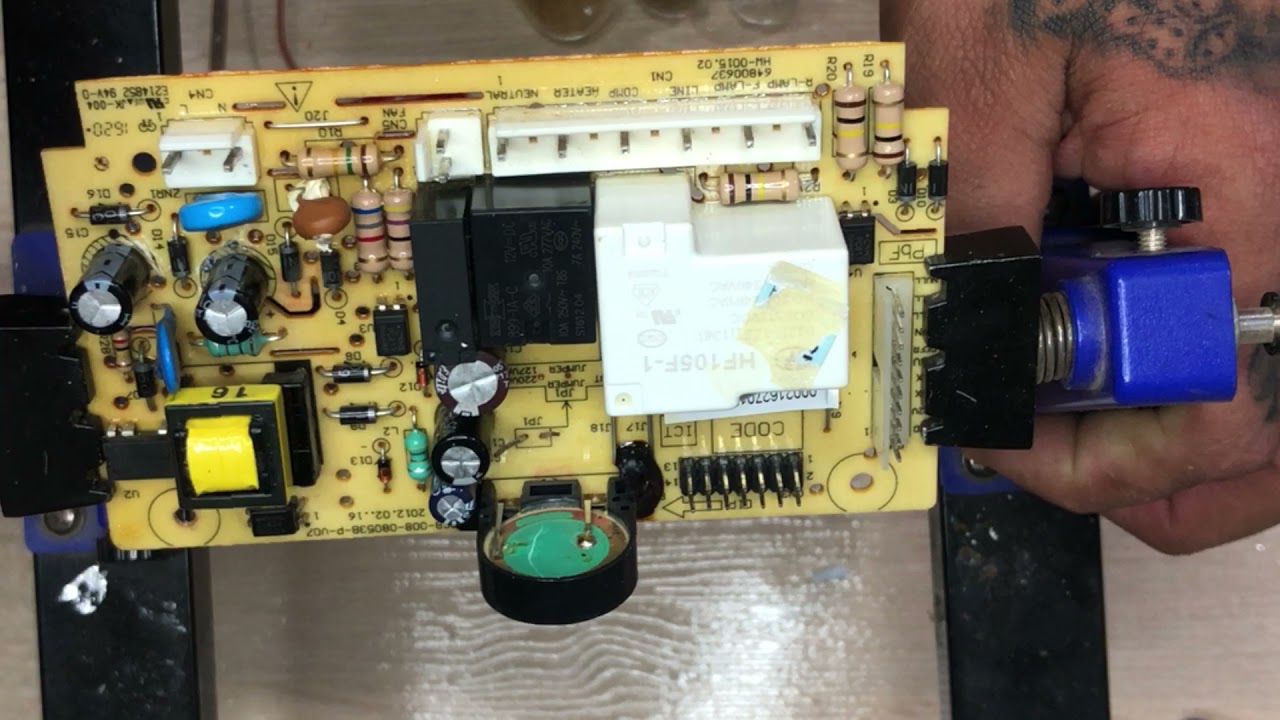 Placa Geladeira DF 80 apitando sem parar,não faz nada,não liga não,aciona o relê??