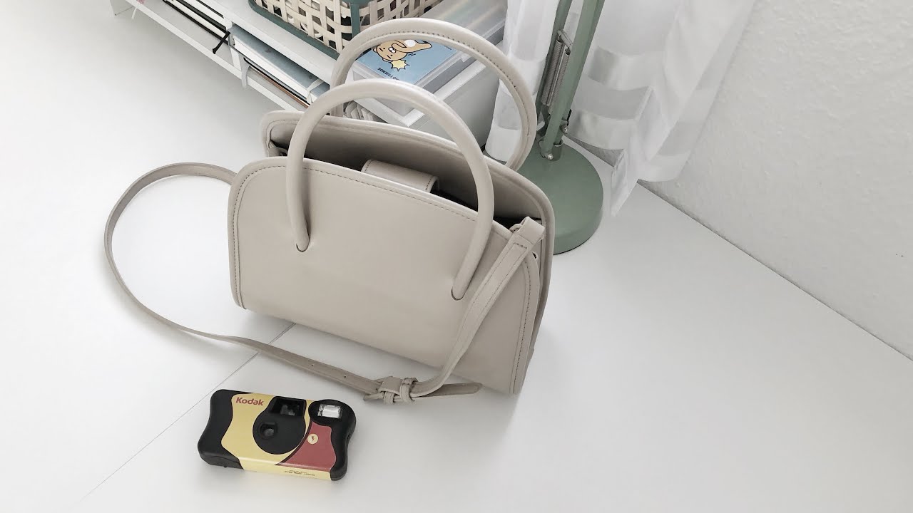 what's in my bag ~ 🥛