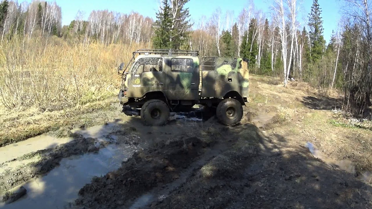 off road ниссан атлас в болоте.