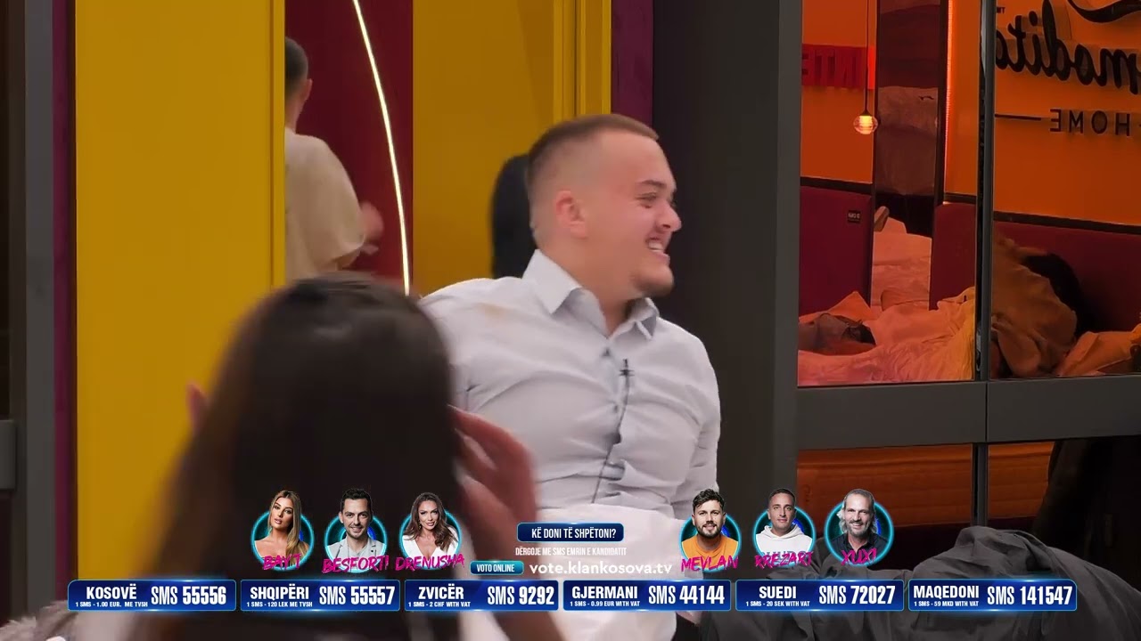 Rrahja e Burimit me vajzat me jastëk
