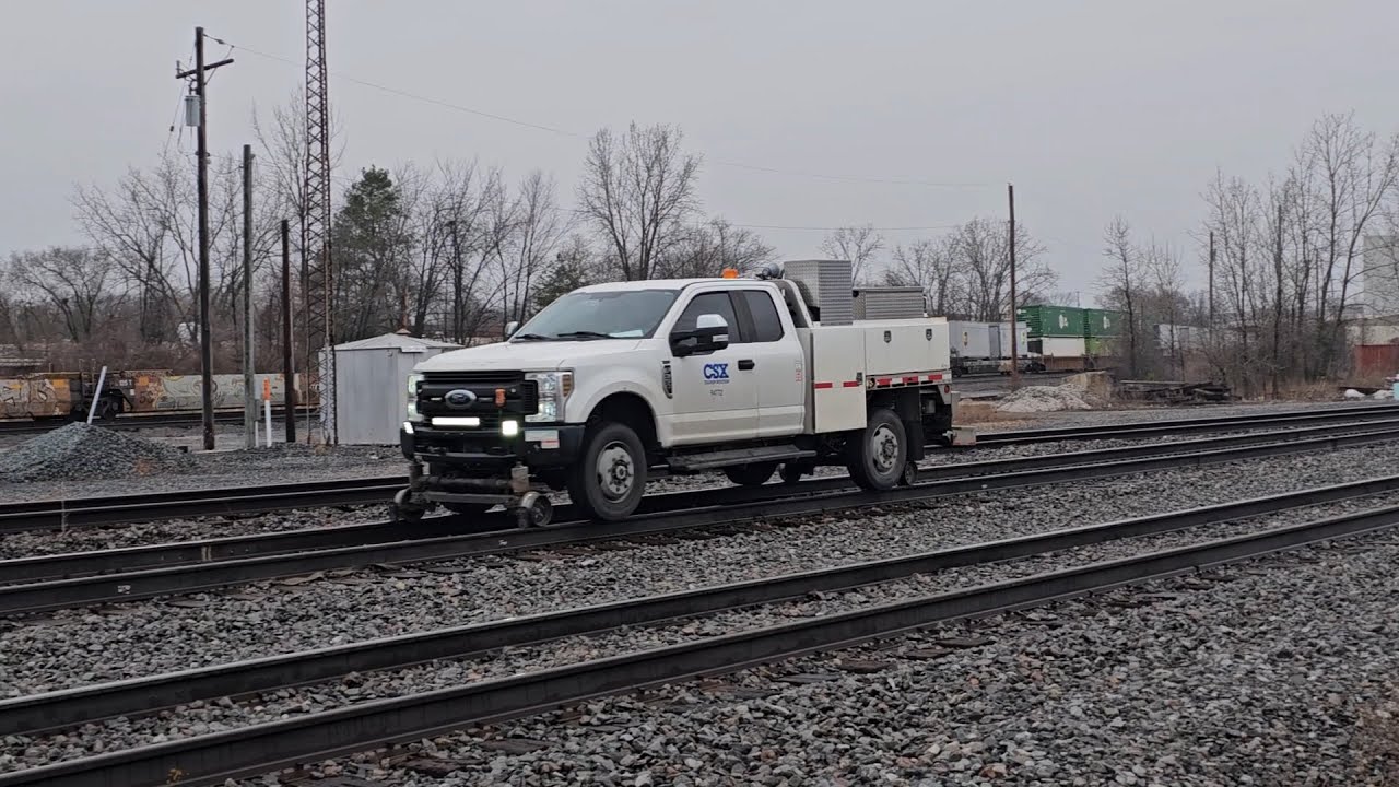 Береа, Огайо, часть 3. Грузовик CSX High Rail проезжает мимо неисправного оборудования. Проблемы ...