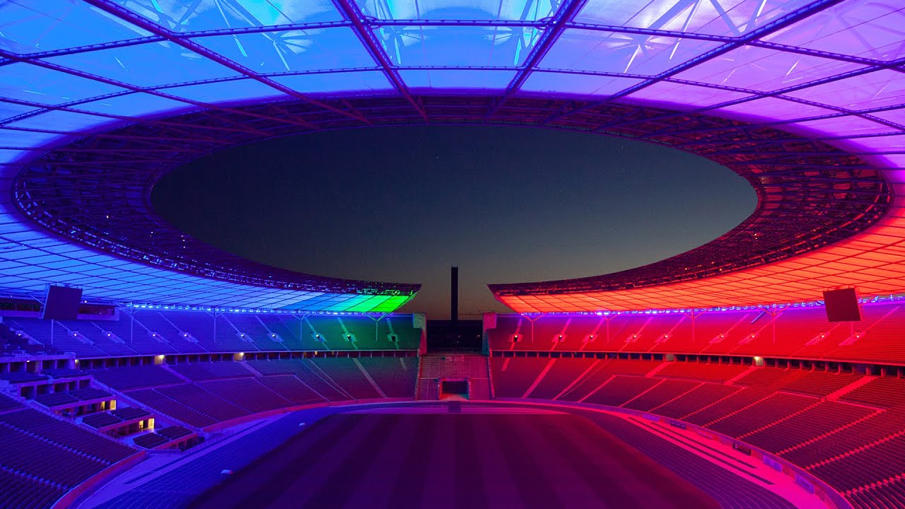 Architecture et installations techniques : construction du toit et nouveau système d'éclairage LED