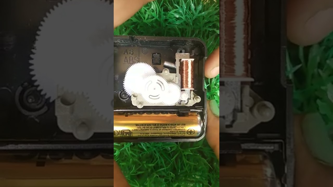 what's inside a quarts clock movement ? #shorts #clock