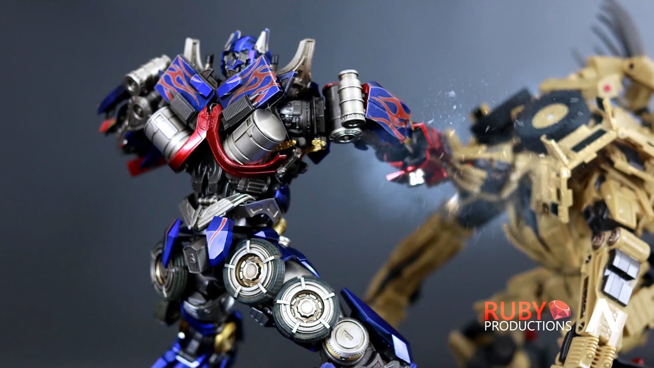 Optimus Prime vs Bonecrusher (Stop Motion)