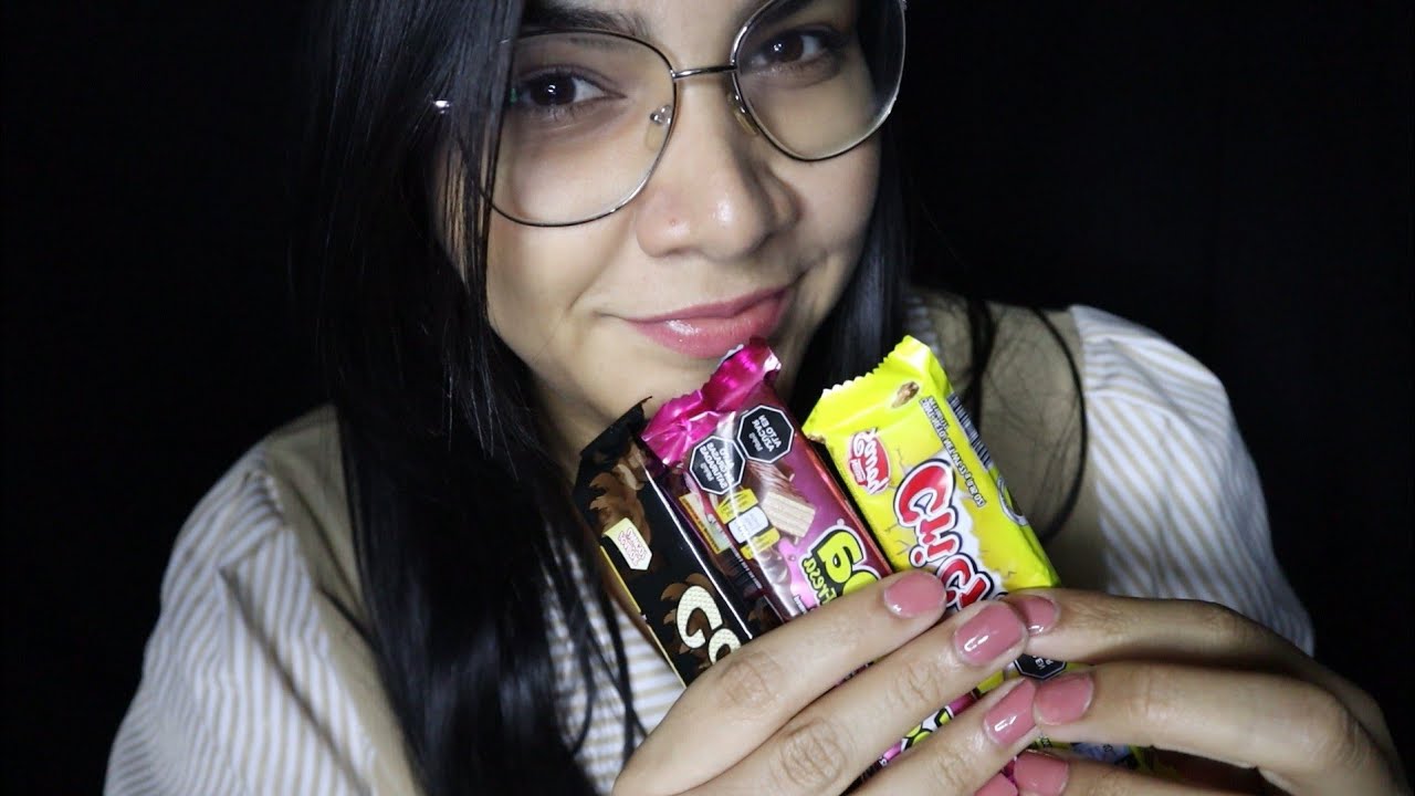 ASMR comiendo dulces venezolanos y charlando 