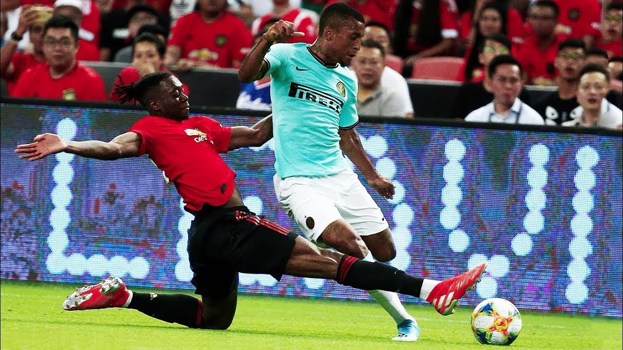 Aaron Wan Bissaka - The Art of Tackling