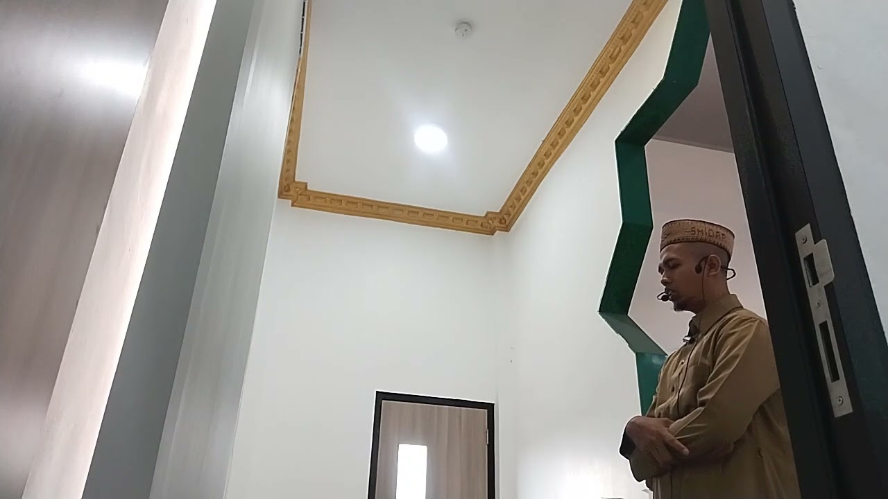 Imam shalat jumat merdu, ust alwi guru ponpes ibnu abbas 
