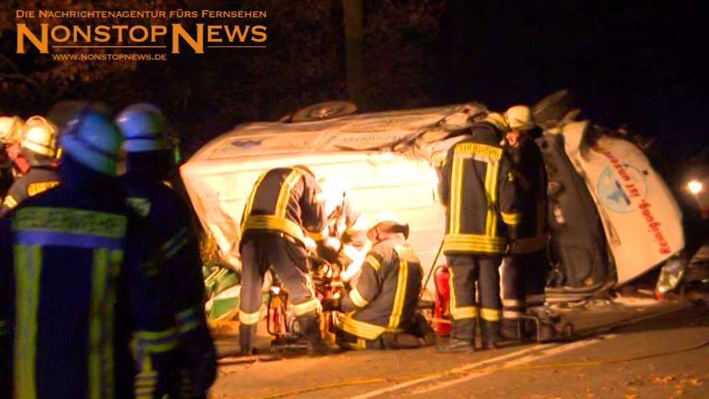 Transporter überschlägt sich bei Warsingfehn (22.11.2014)