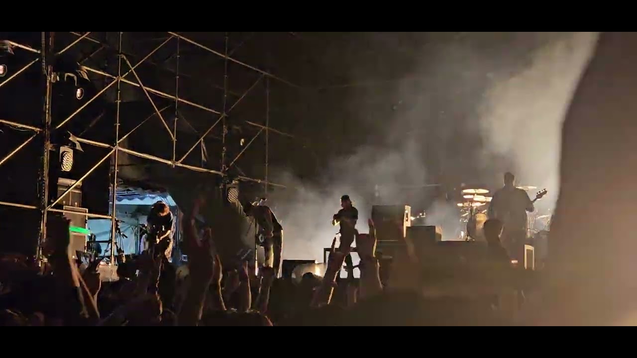 While She Sleeps - Silence Speaks live