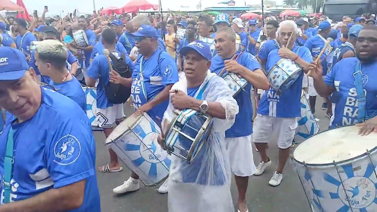 Bateria da Beija-flor em Copacabana 🏴󠁧󠁢󠁳󠁣󠁴󠁿