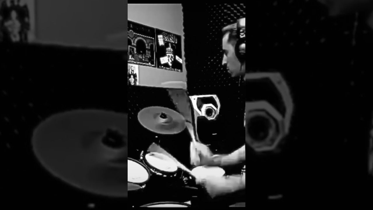 Drumming to an absolute classic tune! 🐻🎶😀 #drumming #drum#sultansofswing#direstraits#youtube