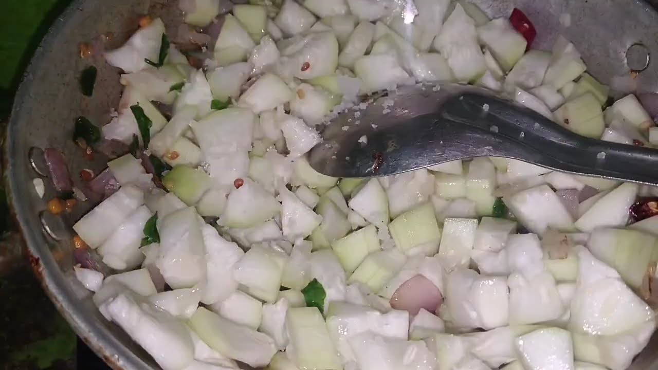 సొరకాయ పాలు పోసి వాడేను సూపర్ గా వుందిడి 😋#trendingvideo #viralvideo #fullpublic #cookingvideo