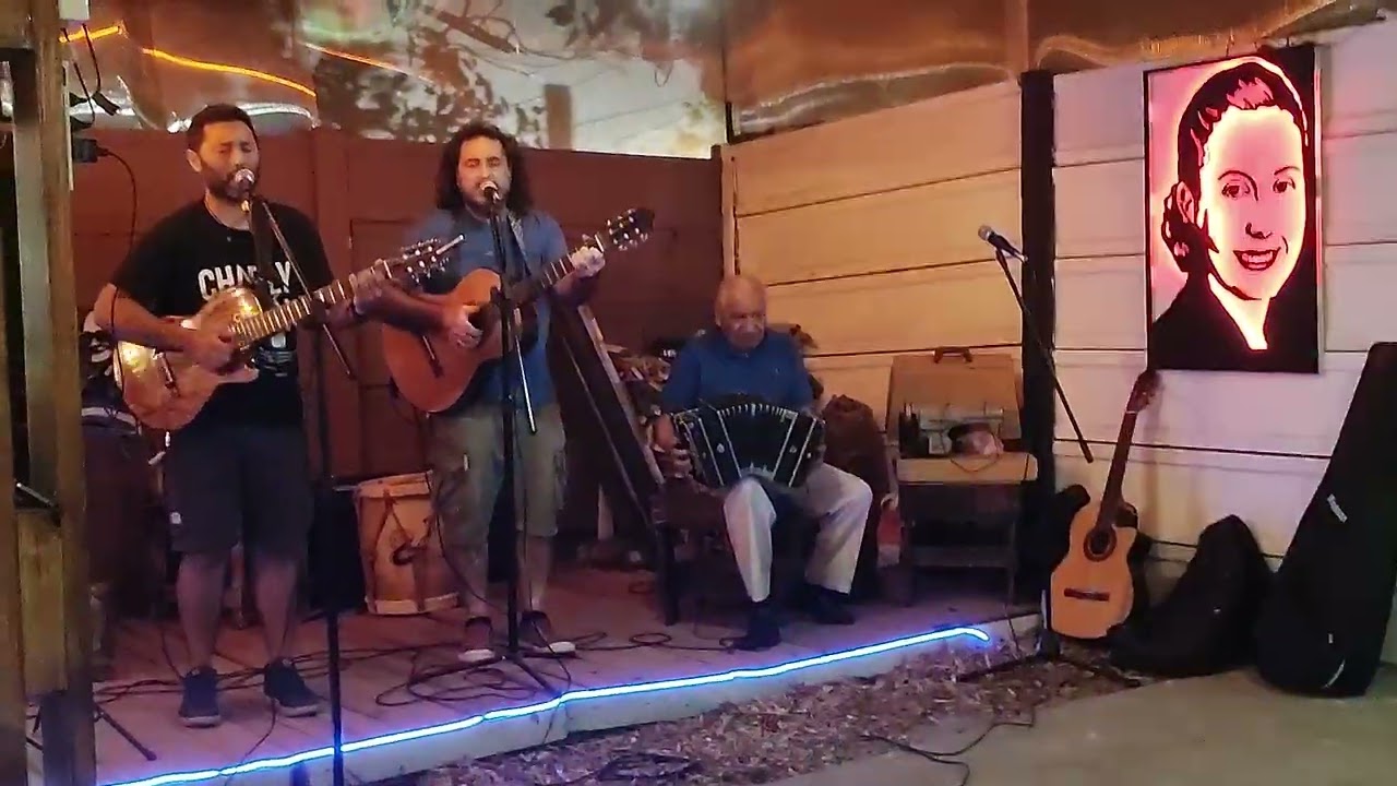 BOCHA, MAXI Y UITA - En Bodegón Juan Domingo de Moreno