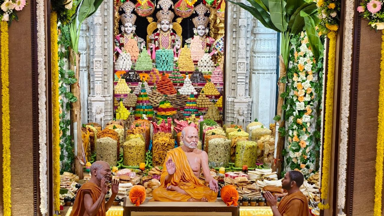 BAPS સ્વામિનારાયણ મંદિર શાહીબાગ, અમદાવાદ ખાતે 1200 થી વધુ વાનગીઓના મનોહર અન્નકૂટના દર્શન