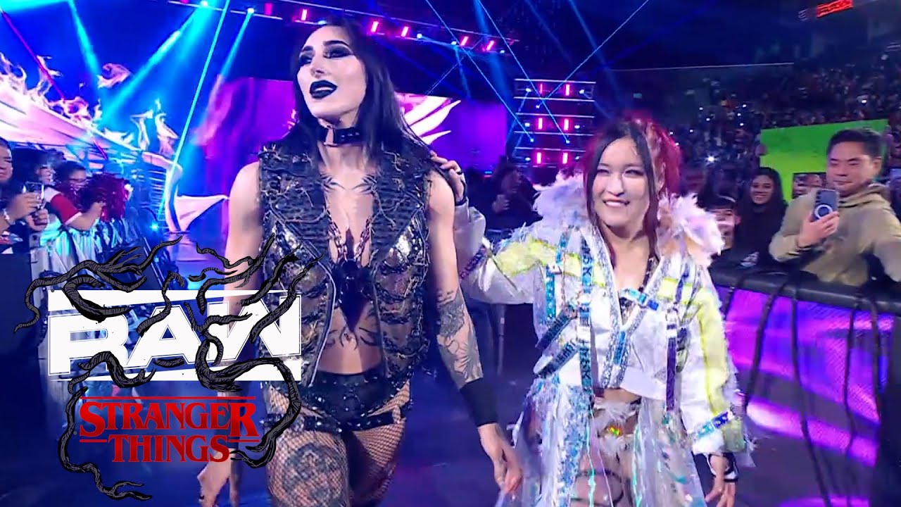 Выход Рии Рипли и IYO SKY на ринг: WWE Raw, 5 января 2026 года.